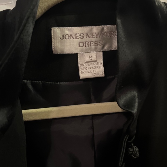 Jones New York Black Blazer - Picture 2 of 2